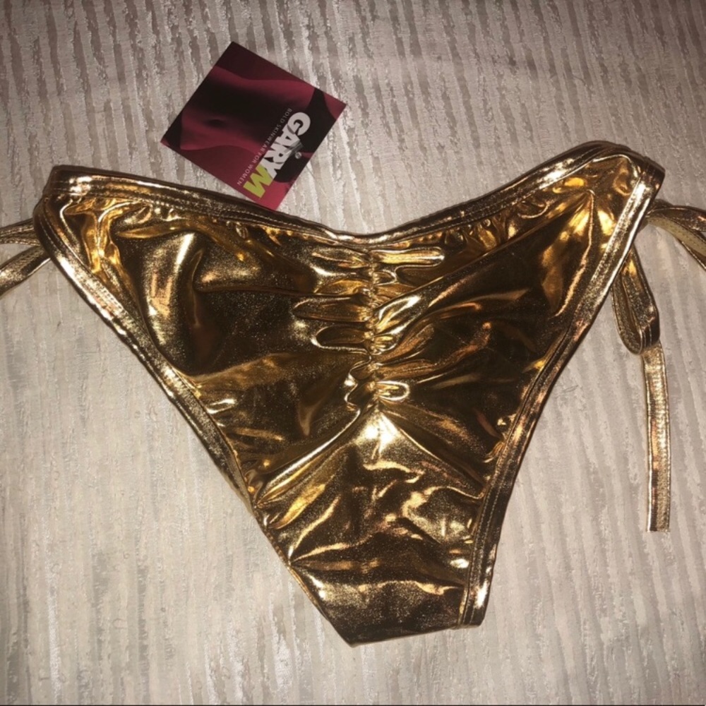 Gold scrunch butt bikini- size small